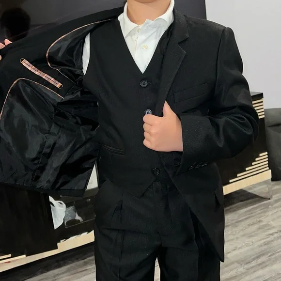 elegant suit for boys